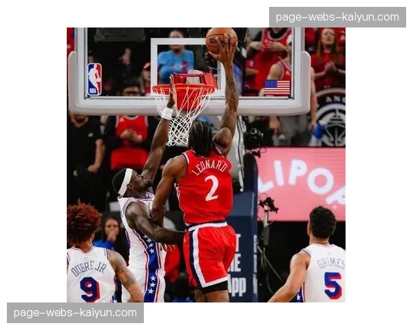 特写瞬间:爱德华兹隔扣后的凝视,标靶中心陷入沸腾。 特写瞬间:爱德华兹隔扣后的凝视,标靶中心陷入沸腾。